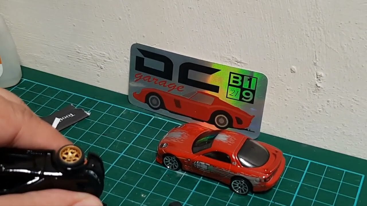 Tutorial “Wheel Swap” Cara Mengganti Roda Hot Wheels Dengan Mudah